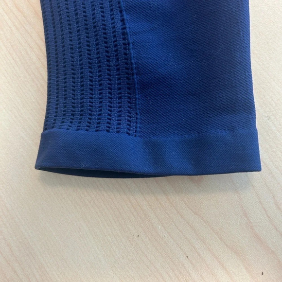 Lululemon compression capri “flow and go” seamless capris size 2 - Picture 5 of 7